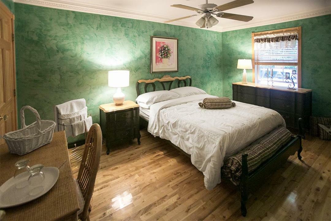 La Maison Bleue Du Lac Wallace コアティクック エクステリア 写真